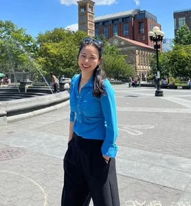 Honey Lee Fashion Guide: Youthful and Elegant Style Inspiration for Women Over 40 - image 2