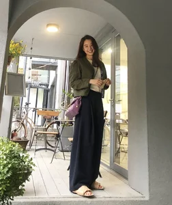 Honey Lee Fashion Guide: Youthful and Elegant Style Inspiration for Women Over 40 - image 0