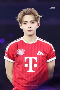 Stunning Visual Icon Steals Spotlight from Messi and Haaland in 75K Stadium - image 1