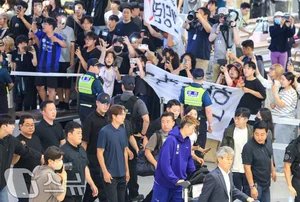 Park Hang Seo and Hong Myung-bo Return Home Amidst Fan Backlash - image 5