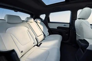 Hyundai's Affordable EV Revolution: New SUV with 700km Range - image 8