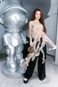 Street Style on the Red Carpet: How Celebrities Are Redefining Event Fashion - image 2