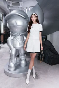 Street Style on the Red Carpet: How Celebrities Are Redefining Event Fashion - image 7