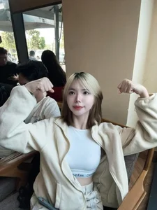 Streamer Remind Shocks Fans with Unbelievable Cosplay Transformation - image 6