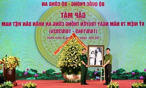 Vietnam Central Military Commission and Ministry of Defense Celebrate People's Public Security Day - image 5