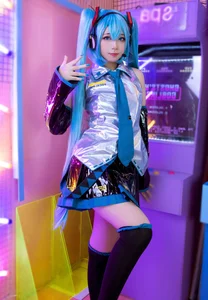 Azure Channn Hatsune Miku Bikini Cosplay Photo Gallery - image 21