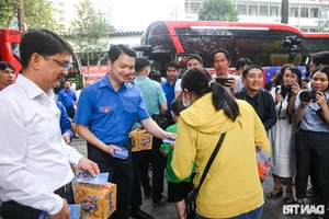 Community Spirit: Thousands of Workers Receive Free Travel Home for Tet Holidays - image 4
