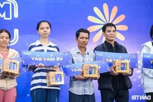Community Spirit: Thousands of Workers Receive Free Travel Home for Tet Holidays - image 2