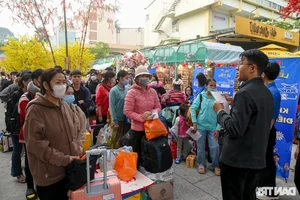 Community Spirit: Thousands of Workers Receive Free Travel Home for Tet Holidays - image 3