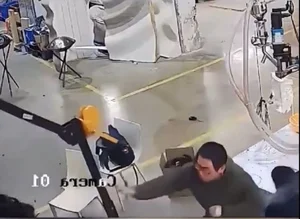 Chinese Humanoid Robot Malfunctions and Chases Engineers in Lab - image 3
