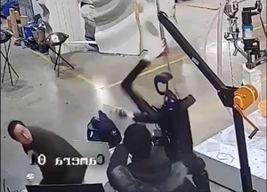 Chinese Humanoid Robot Malfunctions and Chases Engineers in Lab - image 0