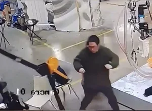 Chinese Humanoid Robot Malfunctions and Chases Engineers in Lab - image 6