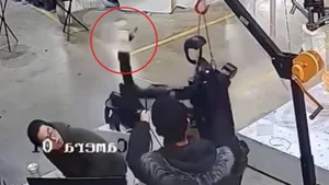 Chinese Humanoid Robot Malfunctions and Chases Engineers in Lab - image 1