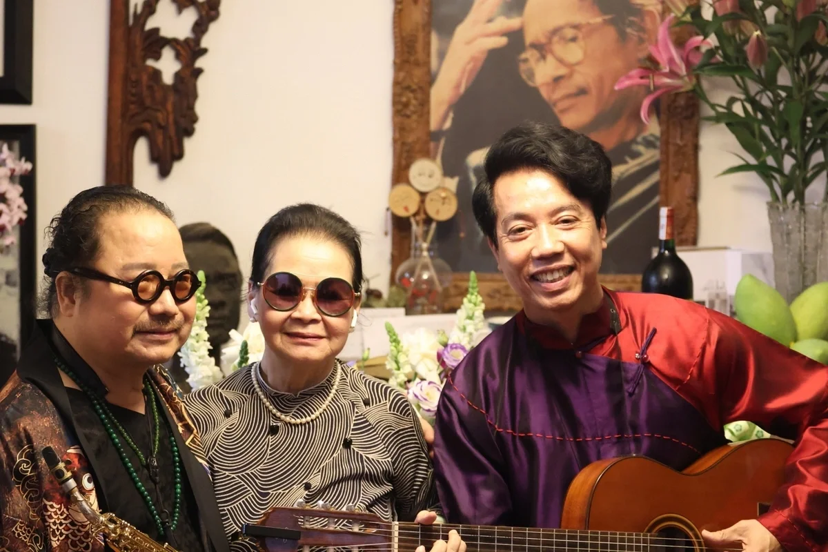 A Historic Reunion: Music Legends Khanh Ly and Tran Tien Meet Again