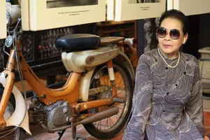 A Historic Reunion: Music Legends Khanh Ly and Tran Tien Meet Again - image 1