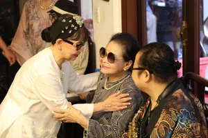 A Historic Reunion: Music Legends Khanh Ly and Tran Tien Meet Again - image 6