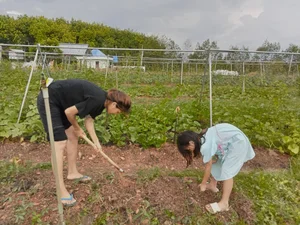 Miss Oanh Yen Embraces Simple Rural Life With Her Six Children - image 7