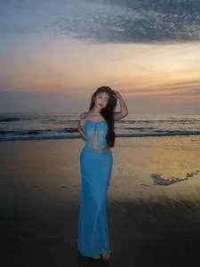 MC Quyen Linh’s Daughter Lo Lem Stuns in Form-Fitting Dress, Showcasing Her Graceful and Youthful Figure - image 1