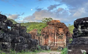 Famous Vietnamese Historical Sites Highly Praised by International Media in 2023 - image 7