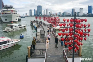 Love Lock Bridge Da Nang Romantic Destination for Couples - image 10