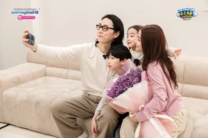Singer Khac Viet Shocked by Son's Unexpected Action on Reality Show - image 4