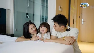 Singer Khac Viet Shocked by Son's Unexpected Action on Reality Show - image 8