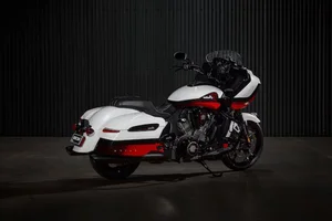 Battle of the Baggers: 2025 Indian Challenger Elite vs Harley-Davidson Street Glide - image 9
