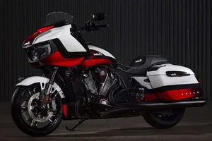 Battle of the Baggers: 2025 Indian Challenger Elite vs Harley-Davidson Street Glide - image 5