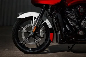 Battle of the Baggers: 2025 Indian Challenger Elite vs Harley-Davidson Street Glide - image 2