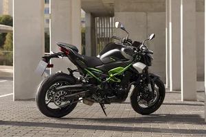 Kawasaki Z900 2025: Price, Specs, and Global Market Anticipation - image 1