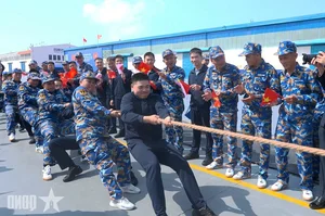 Strengthening Ties: Vietnam and China Naval Forces Engage in Friendly Exchange - image 1