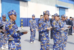 Strengthening Ties: Vietnam and China Naval Forces Engage in Friendly Exchange - image 8