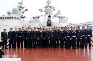 Strengthening Ties: Vietnam and China Naval Forces Engage in Friendly Exchange - image 0