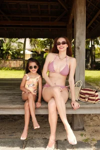 Ho Ngoc Ha and Daughter Show Off Stylish Looks and Long Legs - image 3