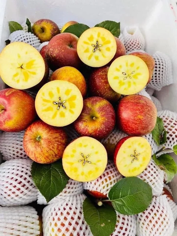 Cheap Chinese Honey Apples Take Asian Markets by Storm
