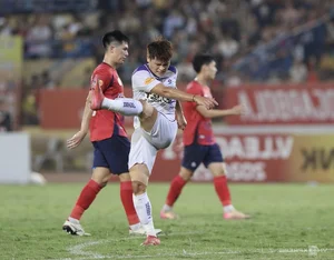 Hanoi FC Keeps Title Hopes Alive with Victory Over CAHN in V-League - image 1
