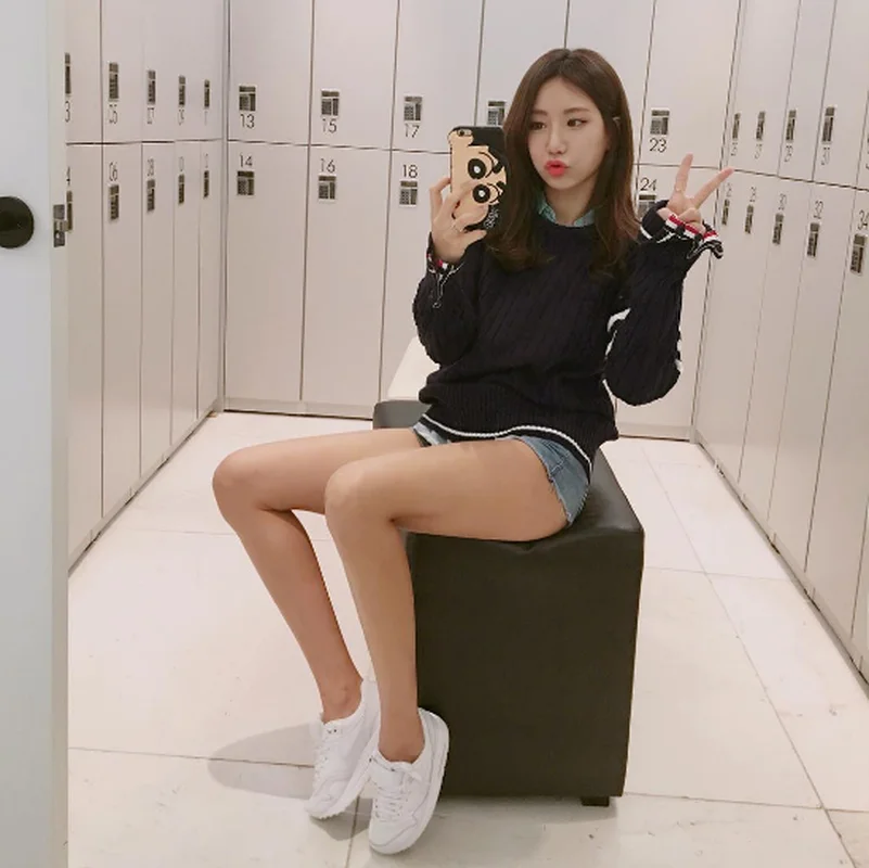 Korean Yoga Teacher Captivates TV Audience with Elegant Style