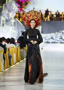 Ho Chi Minh City Celebrates 10th Ao Dai Festival with Stunning Runway on Nguyen Hue Street - image 1