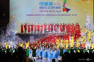 Ho Chi Minh City Celebrates 10th Ao Dai Festival with Stunning Runway on Nguyen Hue Street - image 6