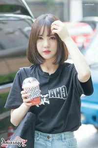 Trendy Shoulder-Length Hairstyles for Gen Z and Young Women - image 13