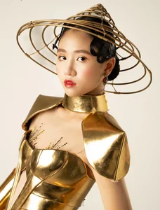 Captivating Outfits: Child Model Dang Minh Anh Shines in Unique Fashion Gallery - image 1