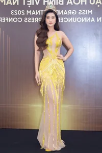 Miss Bao Ngoc Flaunts Her Famous 1.23m Legs in Ultra-Short Dress - image 0