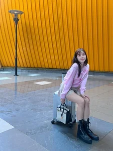 Hot Girl Tram Anh Redefines Her Style with Elegant, Modest Fashion - image 1