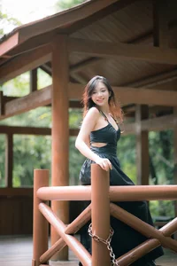 YiTuYu Art Language Vol. 4944 featuring Xiao Qiu: Elegant Portraiture - image 1