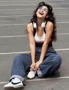 Beautiful Nha Trang Girl Wins Hearts with Her Classic Vintage Fashion Style - image 1