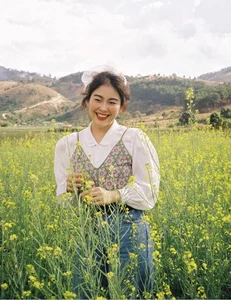Beautiful Nha Trang Girl Wins Hearts with Her Classic Vintage Fashion Style - image 3