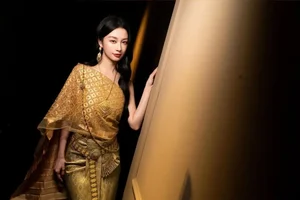 Jun Vu Stuns in Traditional Thai Attire, Exuding Elegance and Royalty - image 4