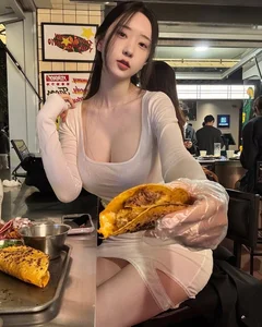 Korea's Most Attractive Internet Wife Captivates Global Fans with Stunning Visuals - image 7