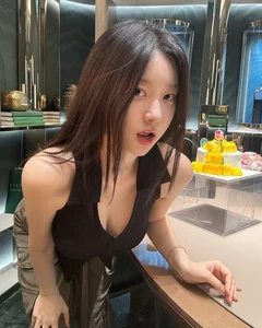 Korea's Most Attractive Internet Wife Captivates Global Fans with Stunning Visuals - image 6