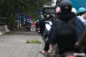Massive Crowds and Traffic Surge at the New Vietnam Military History Museum in Hanoi - image 1